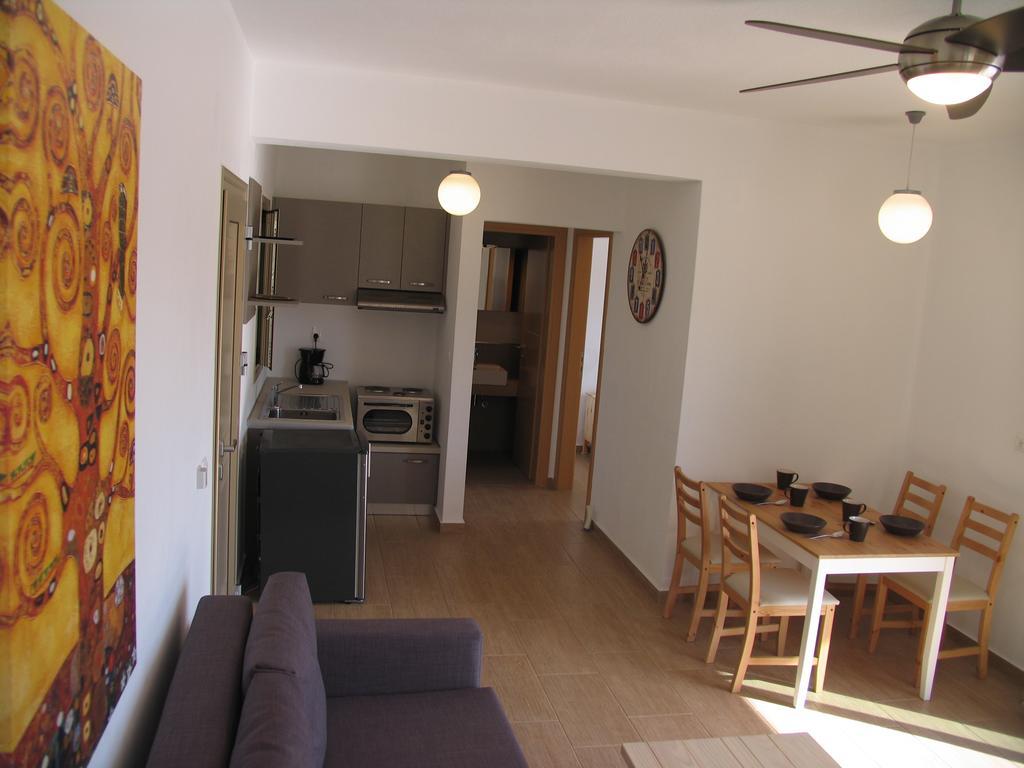 Skiathos Lagoterra Apartments ภายนอก รูปภาพ