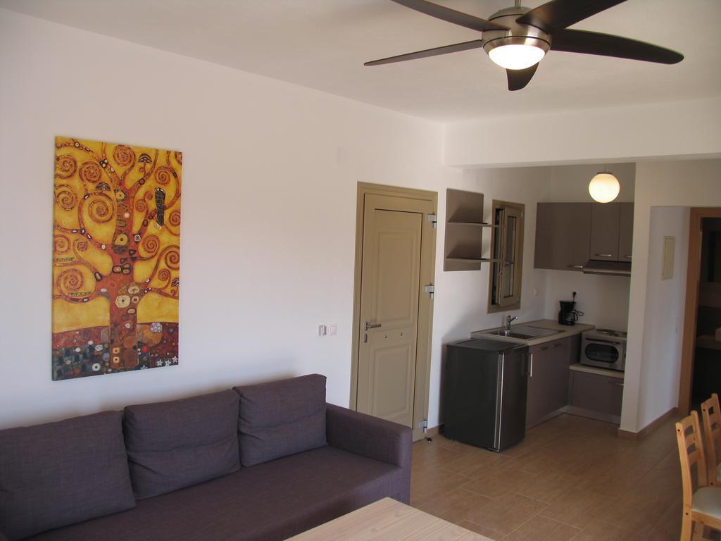 Skiathos Lagoterra Apartments ภายนอก รูปภาพ
